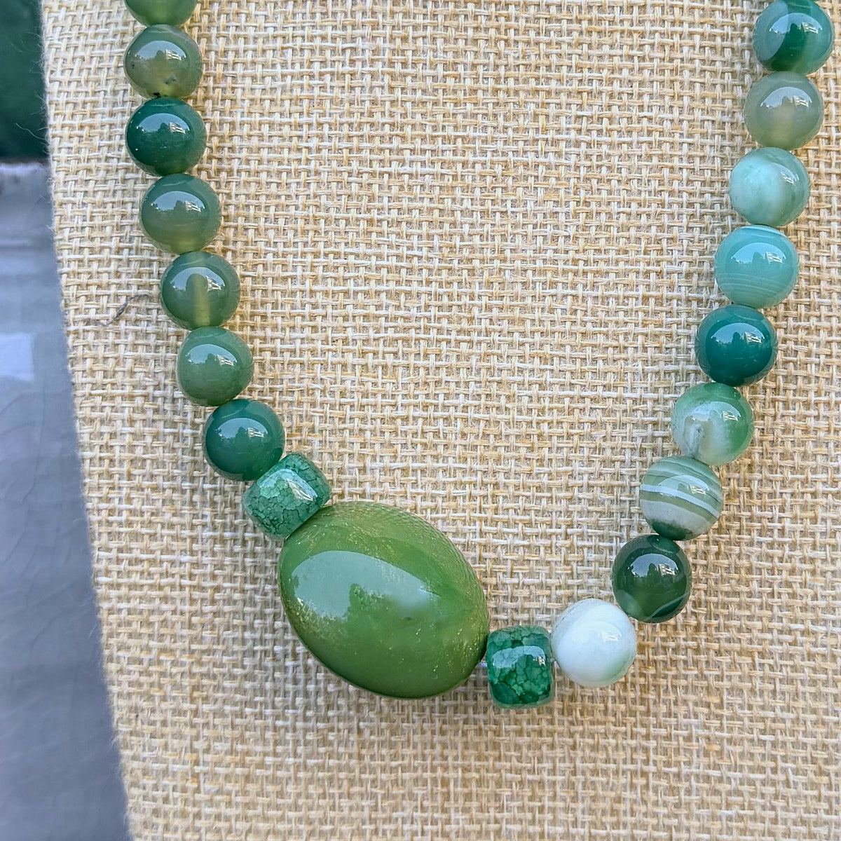 Collar N°42 – Collar con piedras naturales (foto 2)