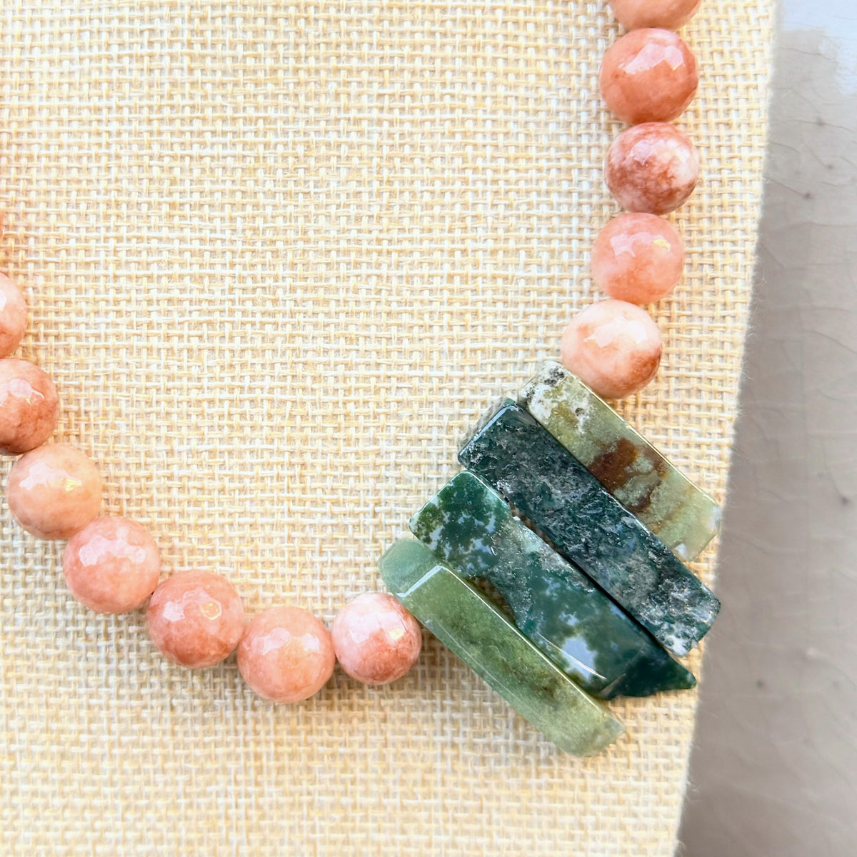 Collar N°43 – Collar con piedras naturales (foto 2)