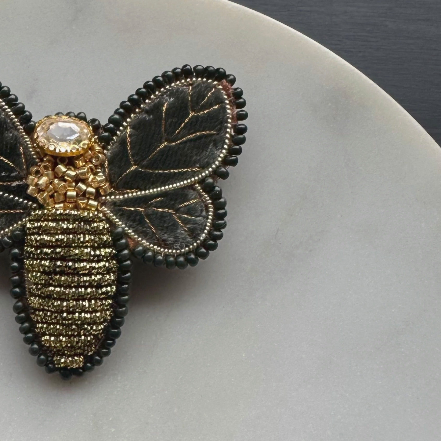 Prendedor Bordado - Abeja 07