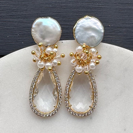 Aro Perla N°32 – Aros de perlas con racimo de perlas y cristales