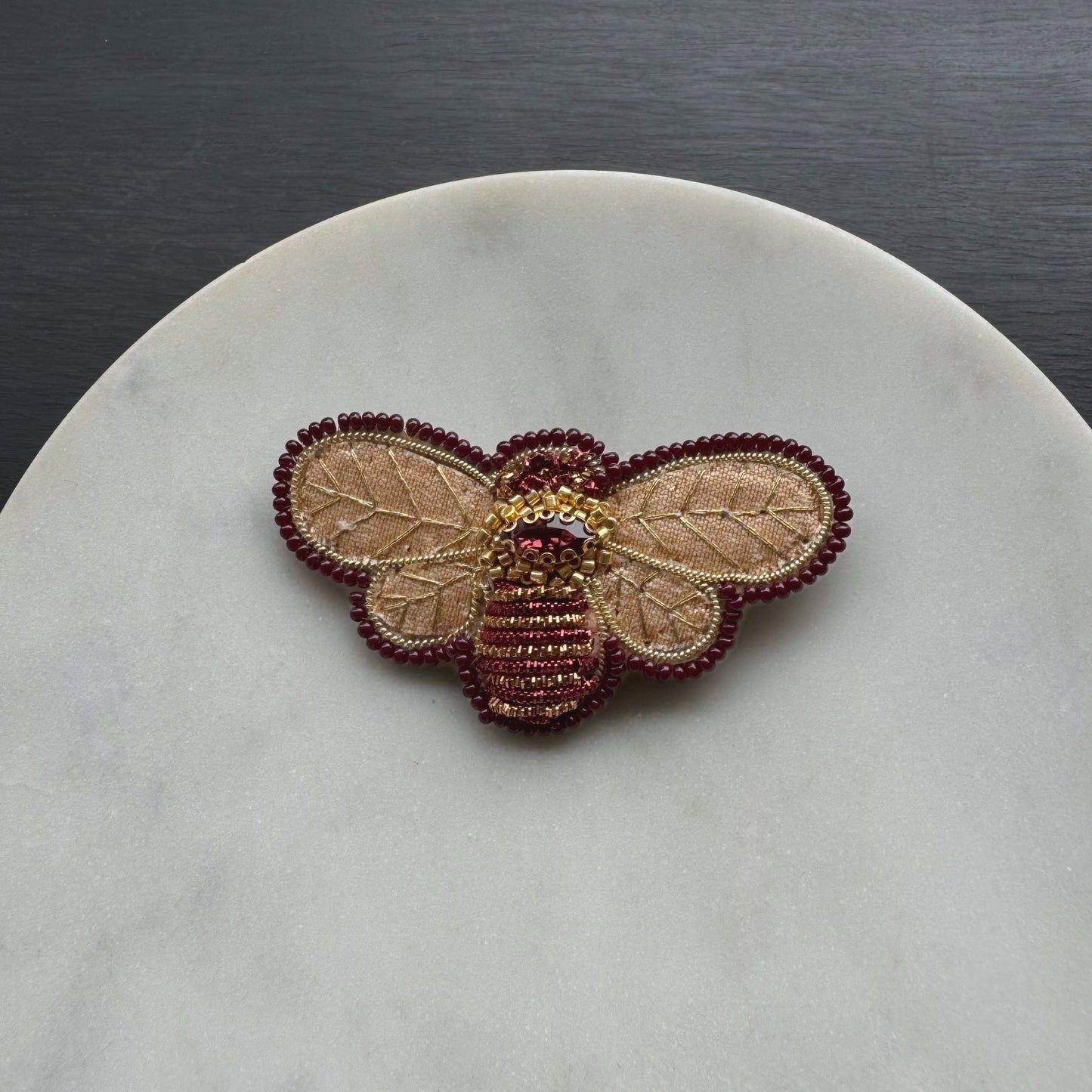 Prendedor Bordado - Abeja 11